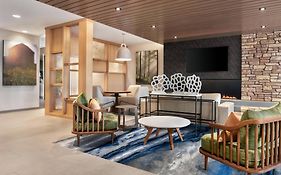 Fairfield Inn & Suites By Marriott Milwaukee West